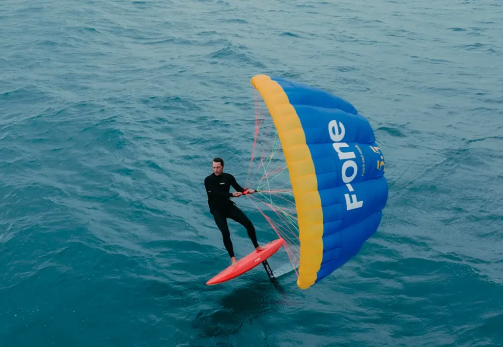 Cours de parawing à Quiberon avec moniteur diplômé dans la baie de Quiberon
